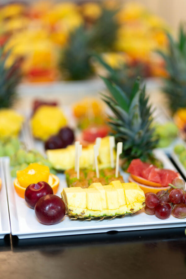 Nagerecht; fruit met baklava; catering